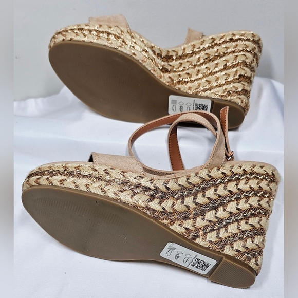 Size 10 ASOS DESIGN Wedge Sandals - Picture 5 of 7